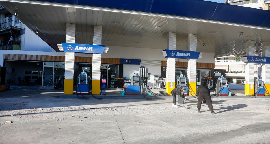 Η βομβιστική επίθεση στον Πειραιά (βλ. video) και ο σκιώδης διαχειριστής του πρατηρίου