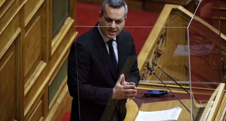 Το λαθρεμπόριο και η νοθεία καυσίμων στο επίκεντρο κοινοβουλευτικής παρέμβασης του Χάρη Μαμουλάκη